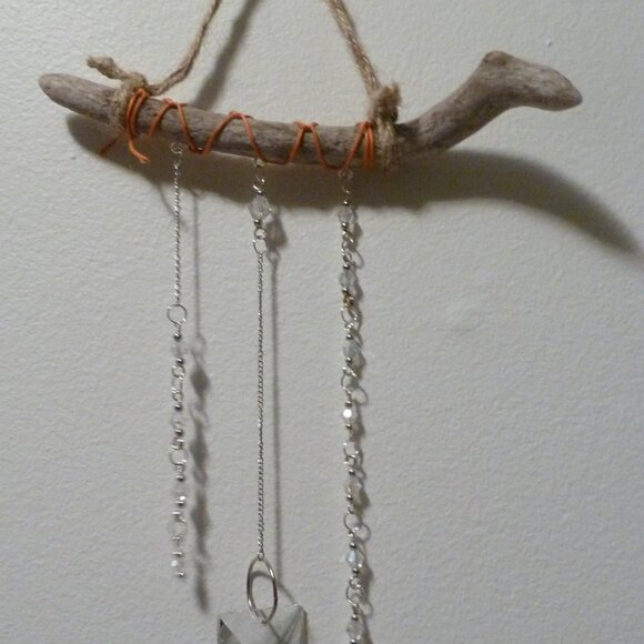 Suncatcher Q Treated driftwood, cut glass pieces and Swarovski crystals - Picture 2 of 3